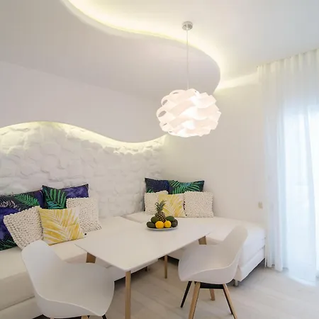 アパートホテル Spiros 4*