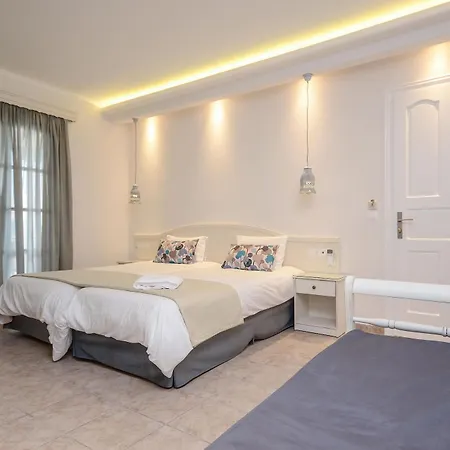 Spiros アパートホテル 4*