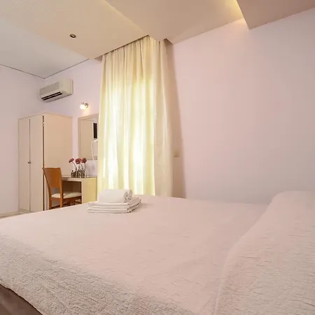 アパートホテル Spiros