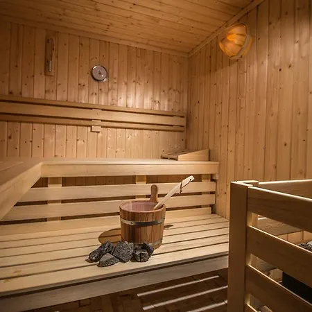 アパートホテル Spiros 4*