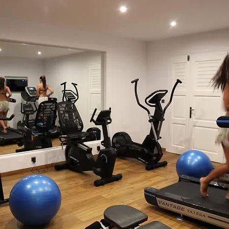 アパートホテル Spiros 4*