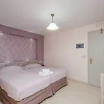 Ξενοδοχείο με διαμερίσματα Spiros 4*