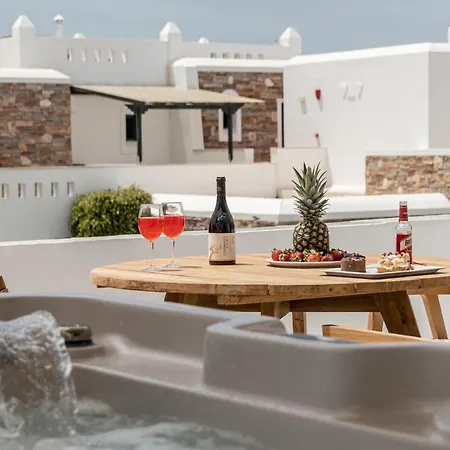 Spiros Aparthotel 2*