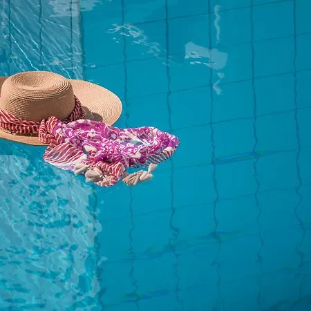 Spiros Aparthotel 2*