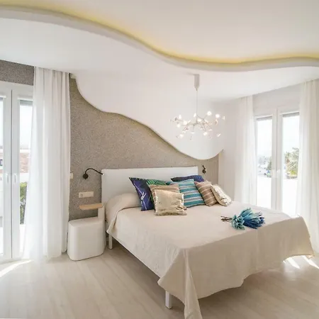 Spiros Aparthotel 4*