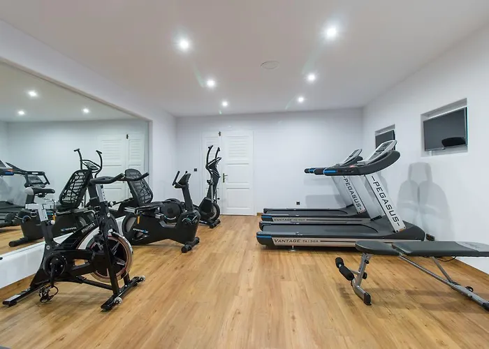 Spiros Aparthotel 4*